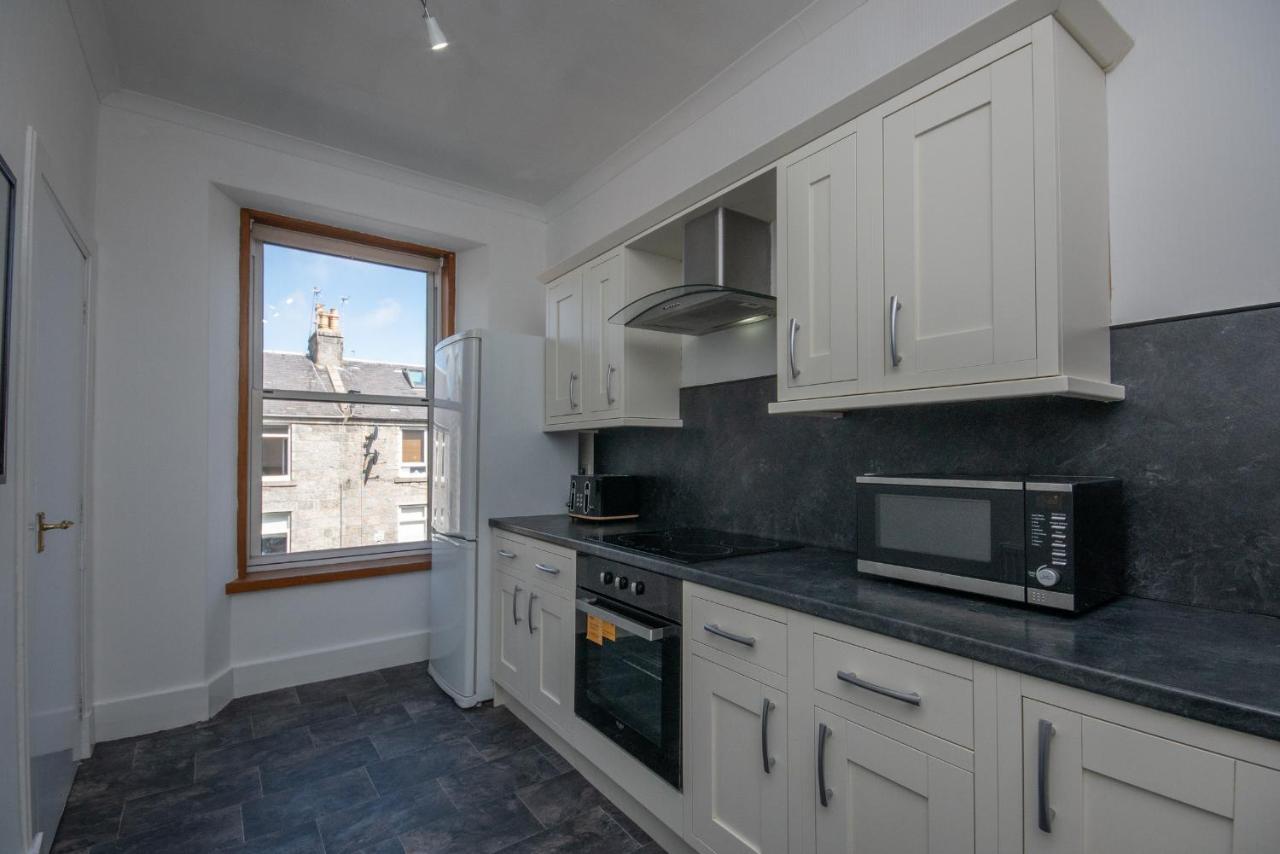 Free Parking, 1 Bed Apt, Half Mile To Union Street Yet Quiet, Fast Wifi, Ideal For Long Term Contractor, Etc Stays, Fully Equipped Kitchen, Regular Housekeeping Option - See Our Dwellcome Home Ltd Site For Assurance Aberdeen Exterior foto