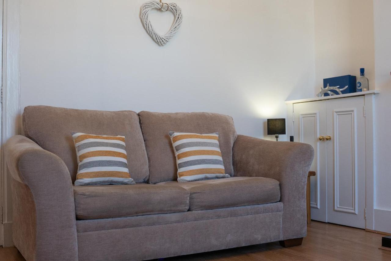 Dwellcome Home Ltd 1 Bed Apt, Half Mile To Union Street Yet Quiet, Free Parking, Fast Wifi, Ideal For Long Term Contractor, Etc Stays, Fully Equipped Kitchen, Regular Housekeeping Option - See Our Site For Assurance Aberdeen Exterior foto